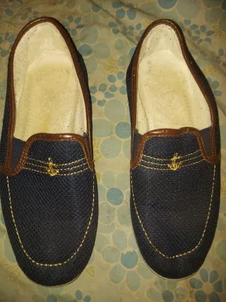 Zapatillas de tela azul y beige