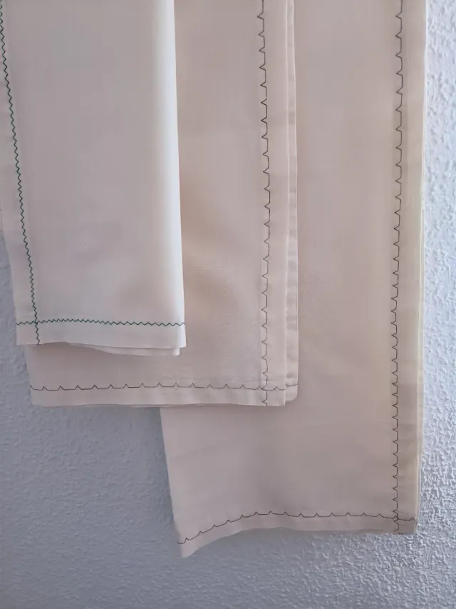 3 Manteles Beige con Bordes Decorativos