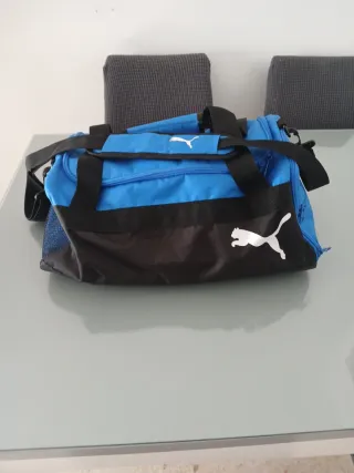 Mochila deportiva Puma azul y negra