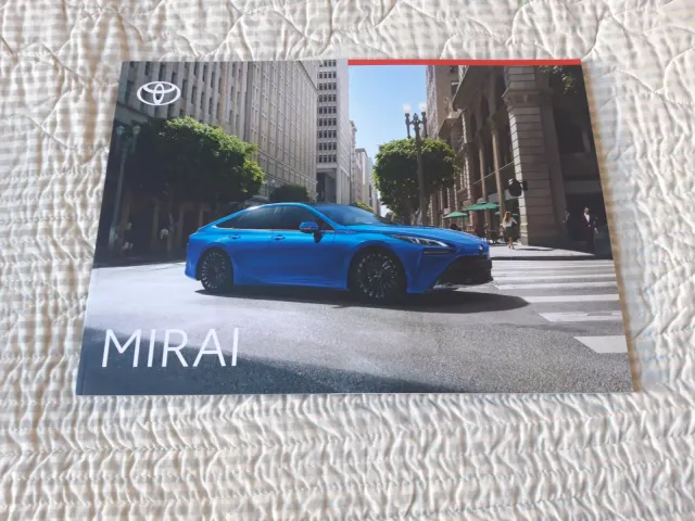 depliant brochure toyota mirai 2024 in italiano