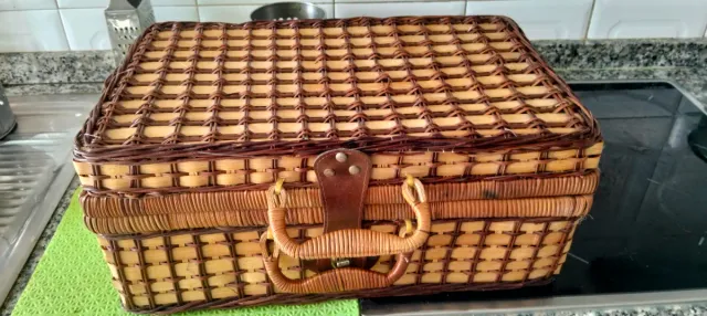 Cesta de picnic mimbre y plástico amarillo