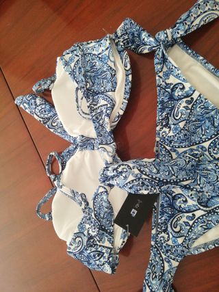 Bikini azul y blanco