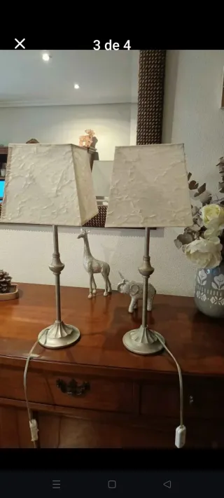 Lámparas de mesa plateadas y beige