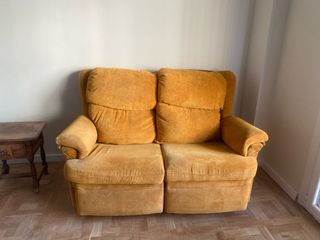 Sofá 2 plazas vintage amarillo