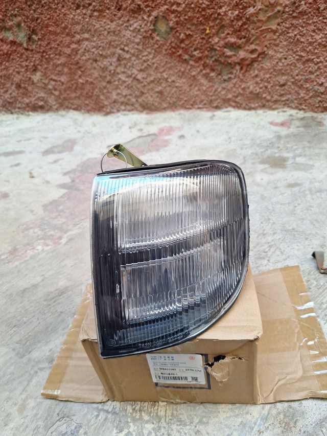 Intermitente Izq Mitsubishi Montero 2800