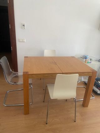 ¡Se vende conjunto de mesa de comedor y 4 sillas!