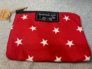 Set pochette Handmade stelle sfondo rosso
