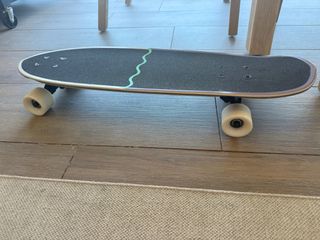 Skate Longboard con diseño de olas