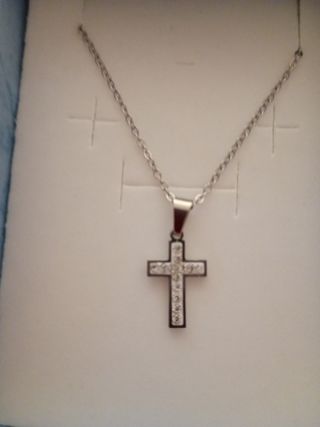 Collana con ciondolo a croce