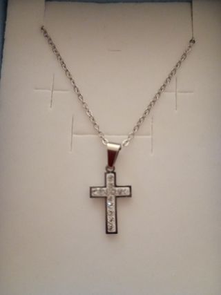 Collana con ciondolo a croce