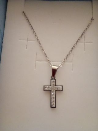 Collana con ciondolo a croce