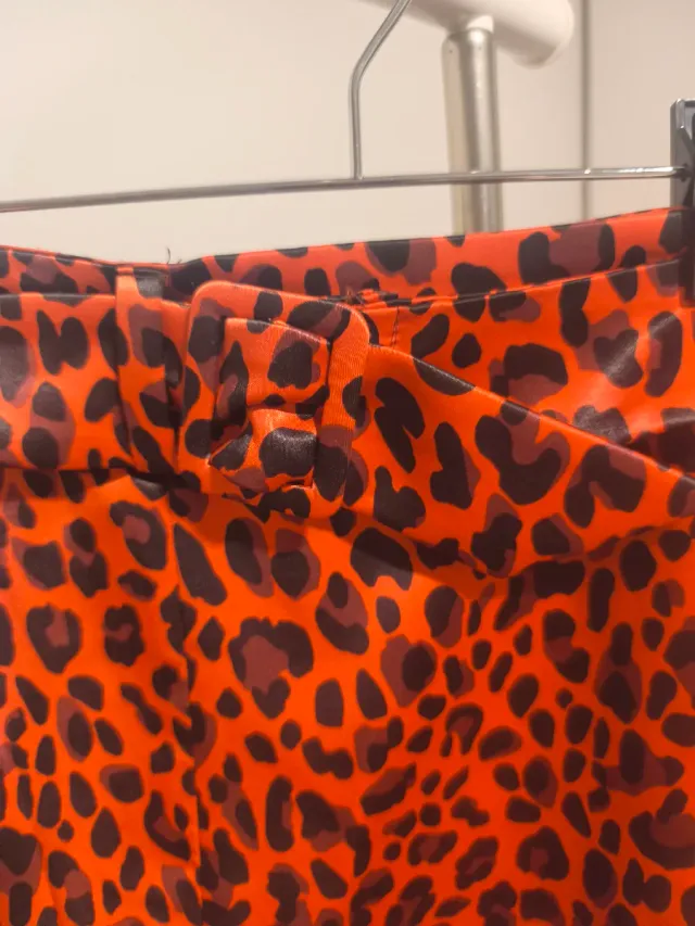 Falda mini satén Bershka estampado leopardo