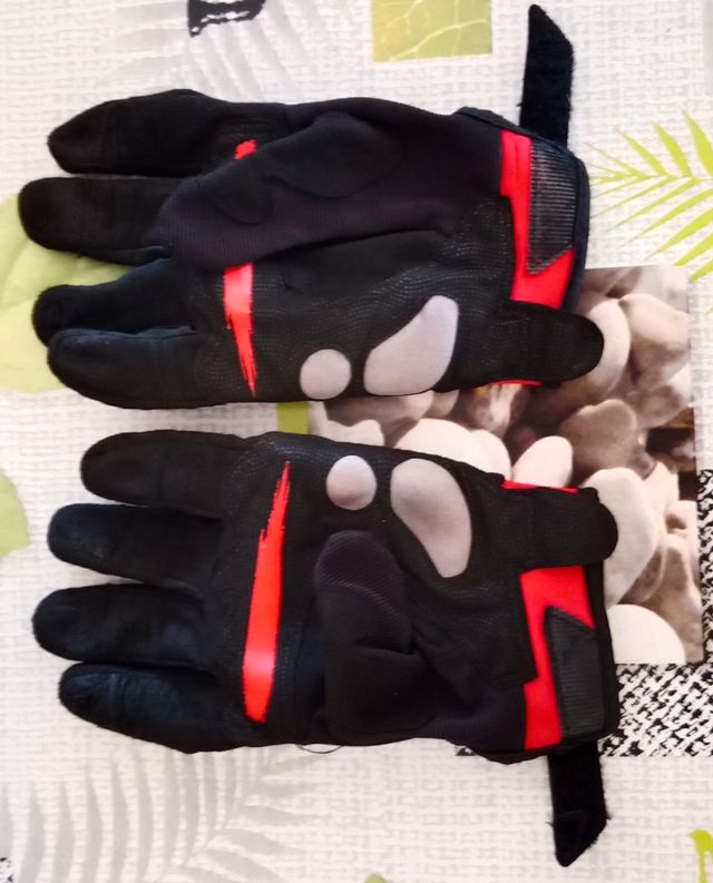 Guantes KEMI MOTO negros y rojos