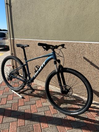 Bicicleta MTB Giant Talon 2 2024, poco uso