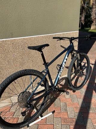 Bicicleta MTB Giant Talon 2 2024, poco uso