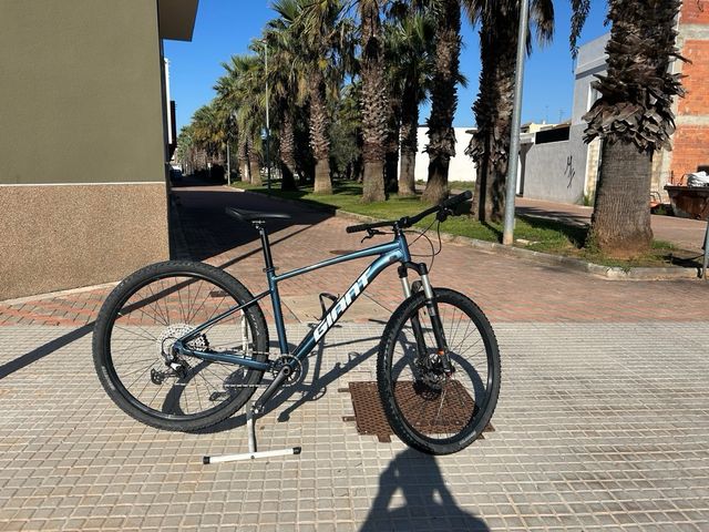 Bicicleta MTB Giant Talon 2 2024, poco uso