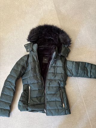 Abrigo verde Zara Talla M con capucha