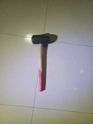 Martello in gomma per piastrellista