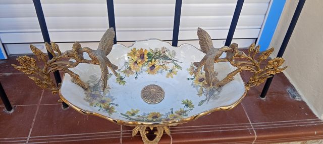 Antigüedad frutero porcelana y bronce