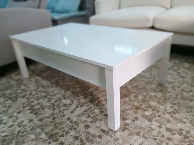 Mesa elevable blanca estilo IKEA