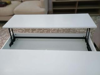 Mesa elevable blanca estilo IKEA