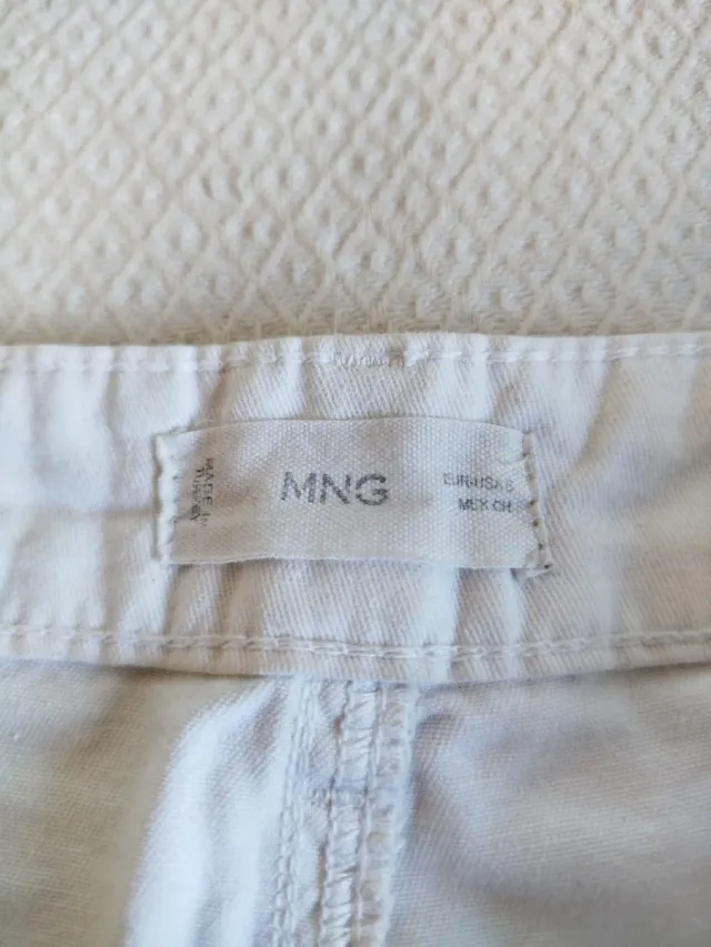 Pantalón cargo blanco