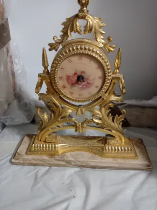 Reloj de sobremesa antiguo dorado