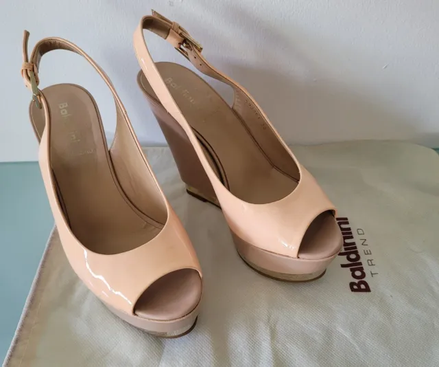 Zapatos de cuña Baldini Talla 38 Beige y Dorado