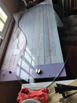 Cristal para mesa en forma de riñón. Grueso. 