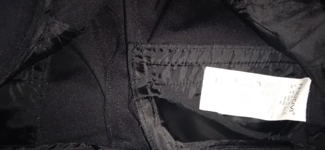 Pantaloni neri con zip e tasche