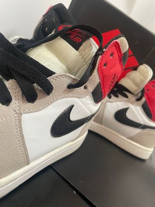 Nike Jordan 1 Beige y Rojo