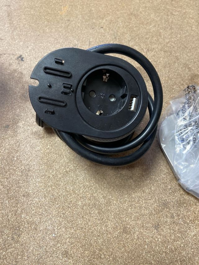 Enchufe Mesa Unitec Schuko + USB