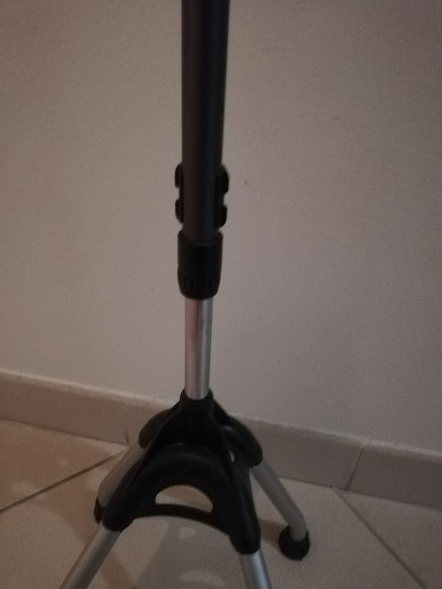 Bastone quadripode per anziani/disabili