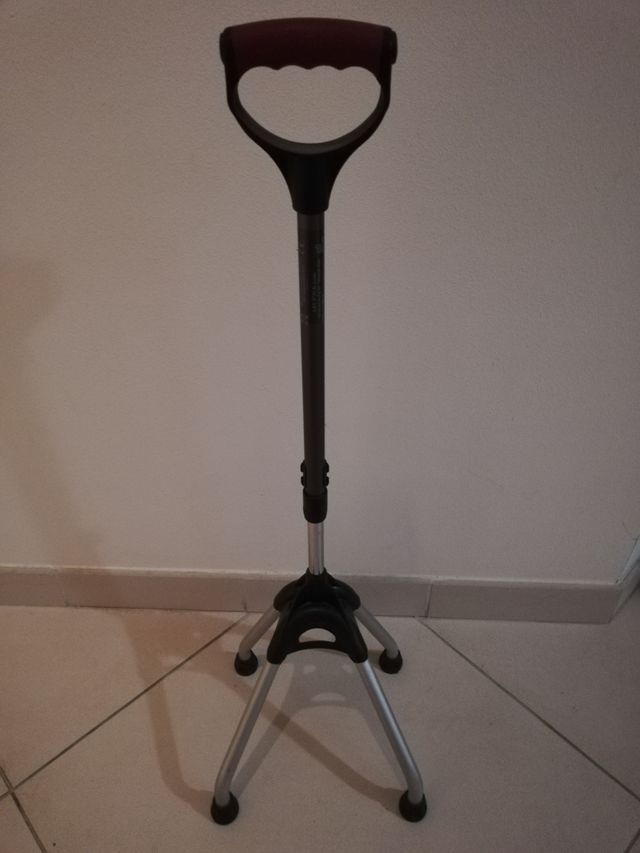 Bastone quadripode per anziani/disabili