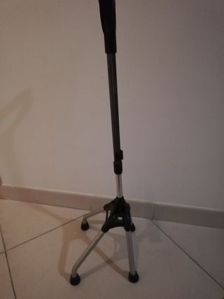 Bastone quadripode per anziani/disabili