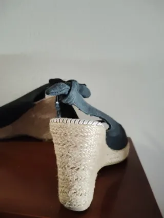 Zapatilla cuña esparto negra