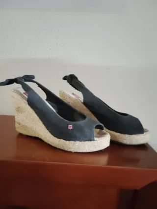 Zapatilla cuña esparto negra