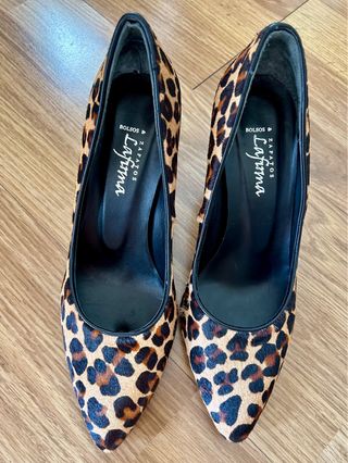 Zapatos tacón animal print cuero y pelo