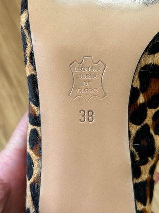 Zapatos tacón animal print cuero y pelo