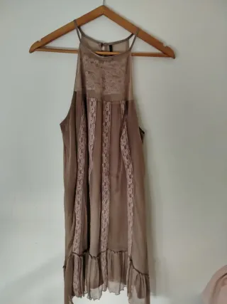 Vestido de cóctel beige y marrón