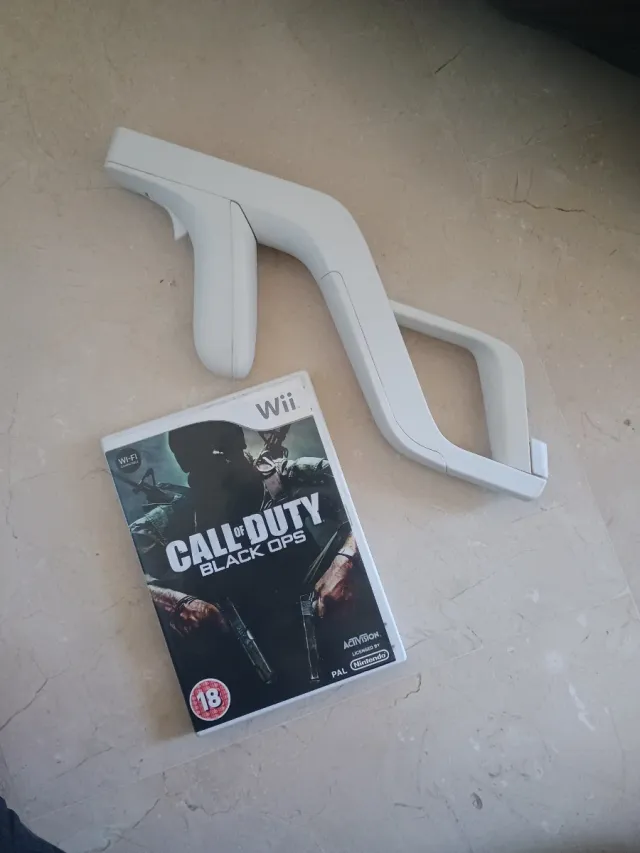 Accesorio pistola + Call of Duty Black Ops Wii