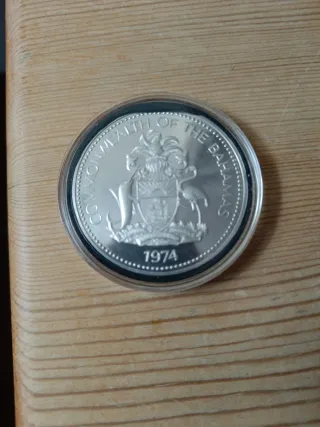 Moneda Five Dollars con bandera