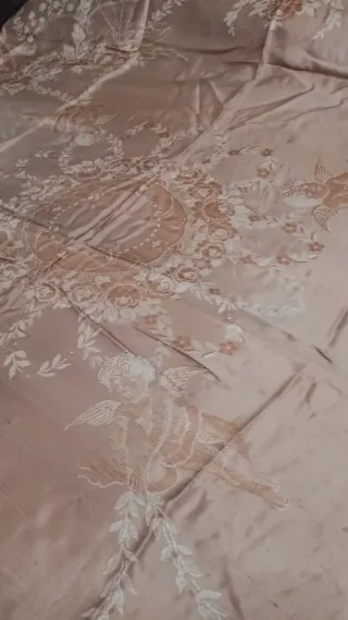 Antico copriletto raso damascato