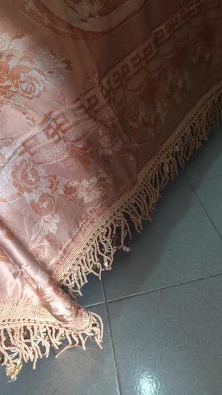 Antico copriletto raso damascato