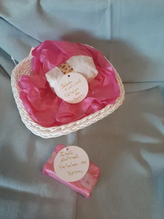 Jabón artesanal pétalos de rosa