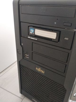 Fujitsu PRIMERGY TX100 S1 PC Fisso