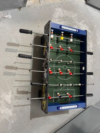 Futbolín de mesa azul
