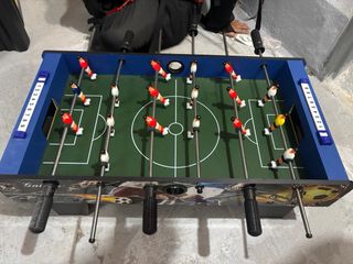 Futbolín de mesa azul
