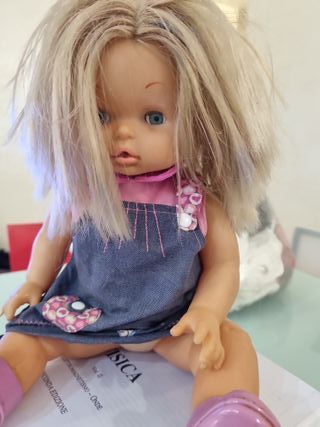 Bambola Nenuco con vestito e scarpe