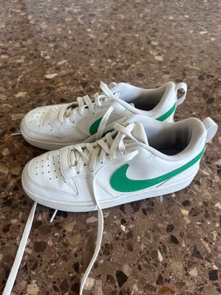 Zapatillas Nike Blancas y Verdes casi nuevas 